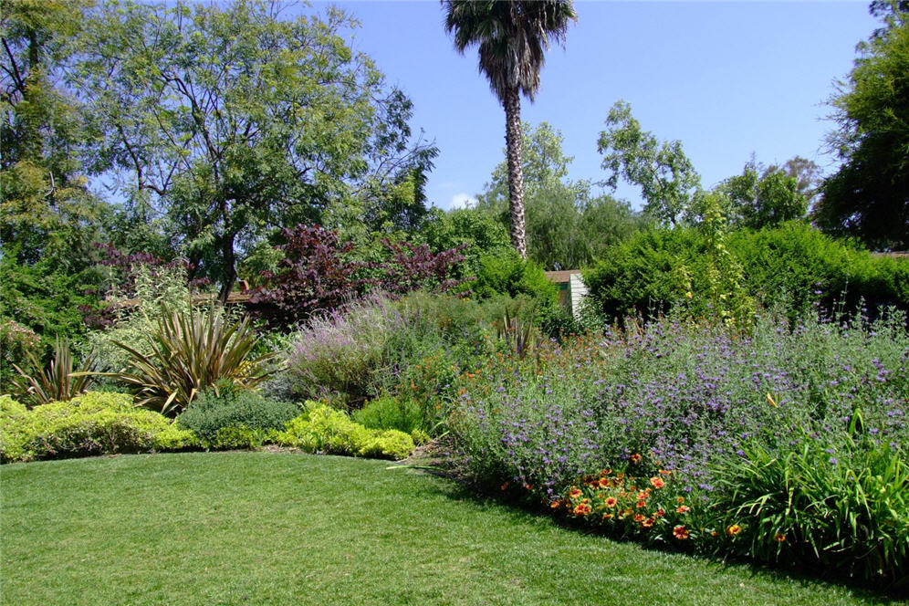 Arboretum Shrub Border