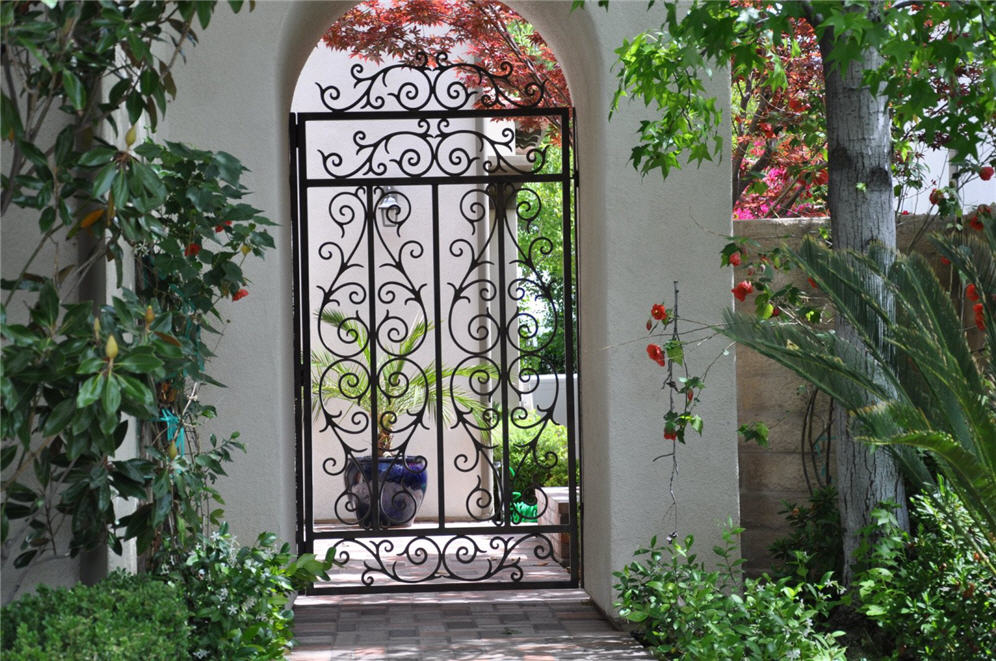 Heart Patterned Gate